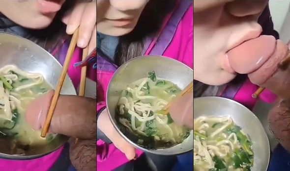 Độc lạ em ăn mì còn lấy chim anh chấm vào nước để mút